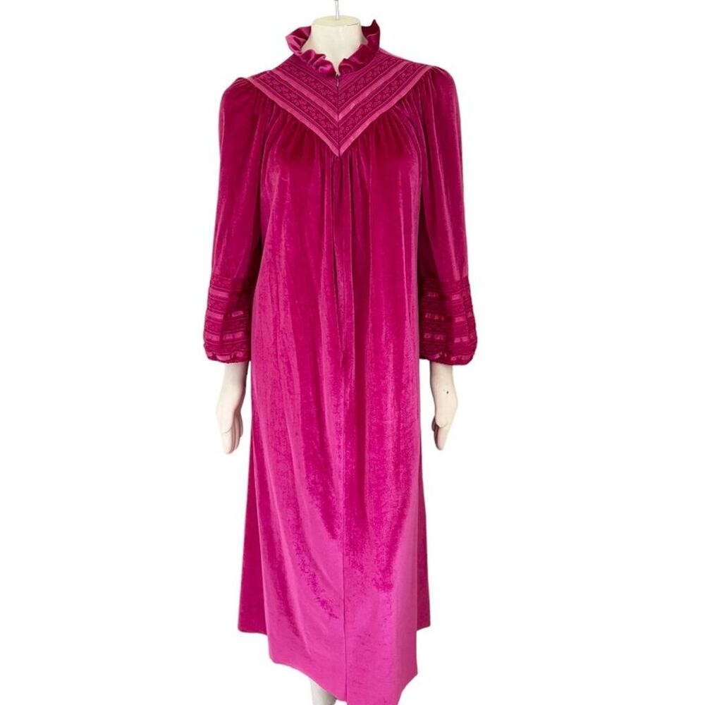 VTG 70s GILLIGAN O'MALLEY Half Zip High Ruffled Neck Velour Robe Fuchsia SZ L